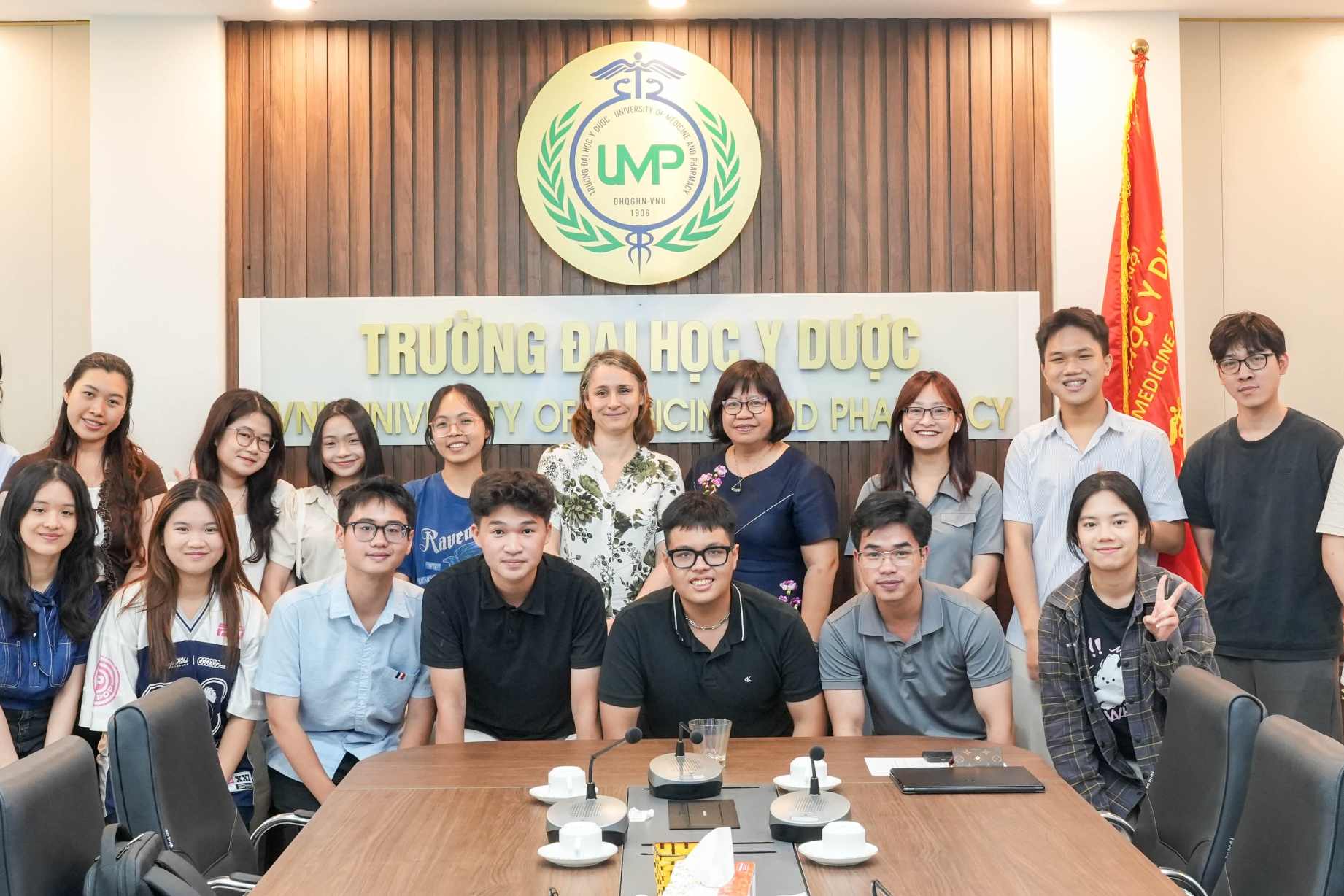 Cơ hội học tập tại Pháp: Sinh viên Trường Đại học Y Dược đối thoại cùng đại diện Đại học Paris Saclay